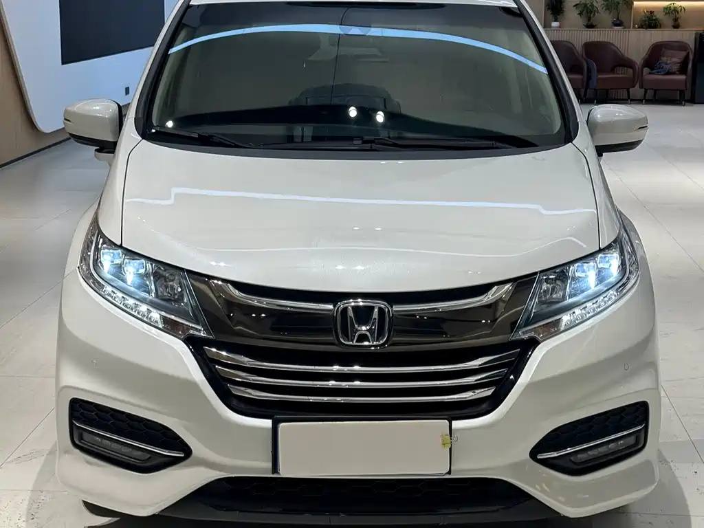 Honda Odyssey 2018 — фото 2