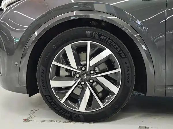 Li Auto L8 2023