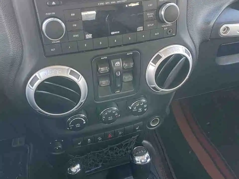 Jeep Wrangler 2013 — фото 10