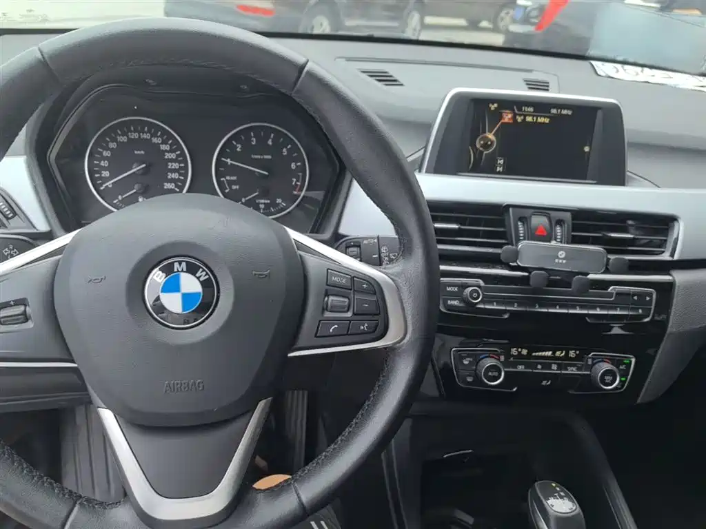 BMW X1 2017 — фото 10