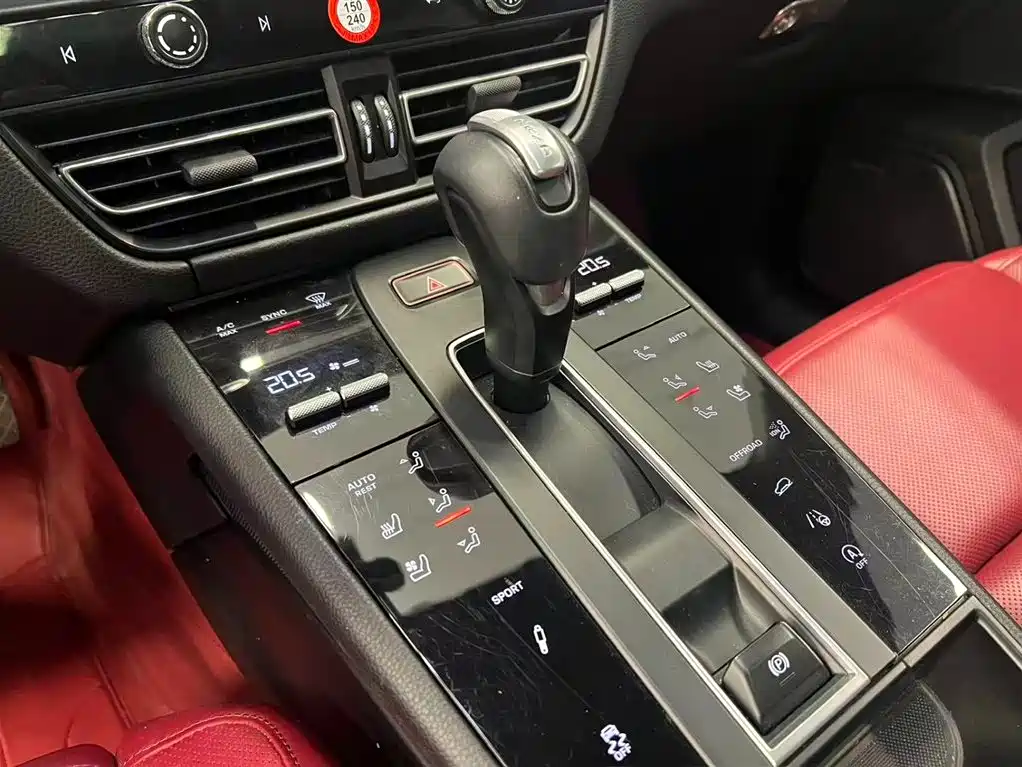 Porsche Macan 2023 — фото 17