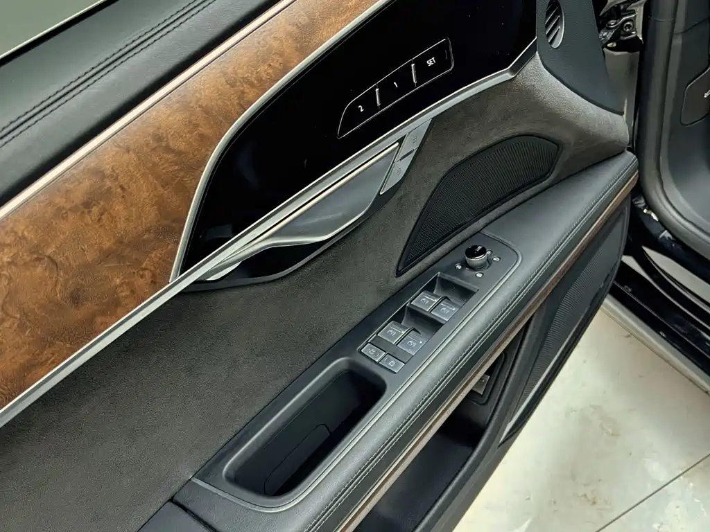 Audi A8 2023 — фото 13