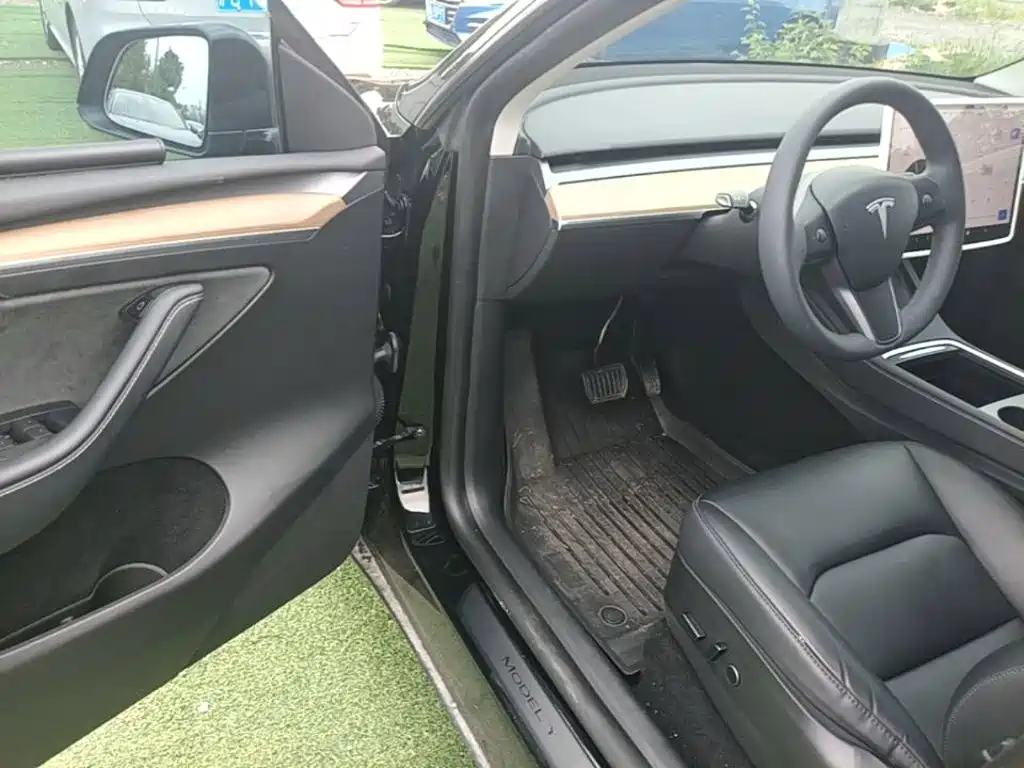 Tesla Model Y 2023 — фото 16