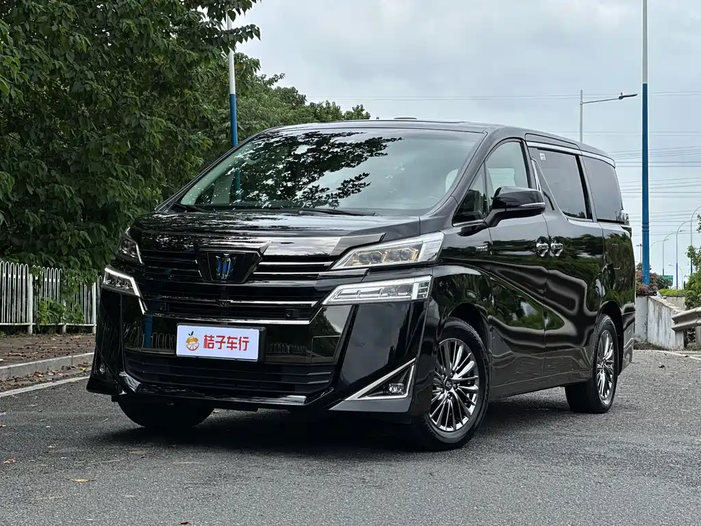 Toyota Vellfire 2023 — фото 1