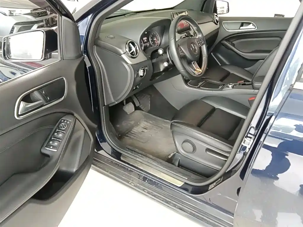 Mercedes-Benz B-Class 2017 — фото 16