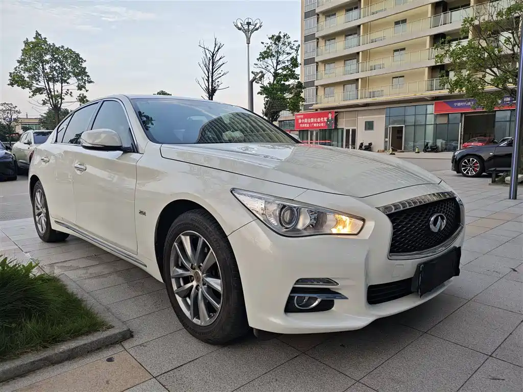 Infiniti Q50L 2016 — фото 3