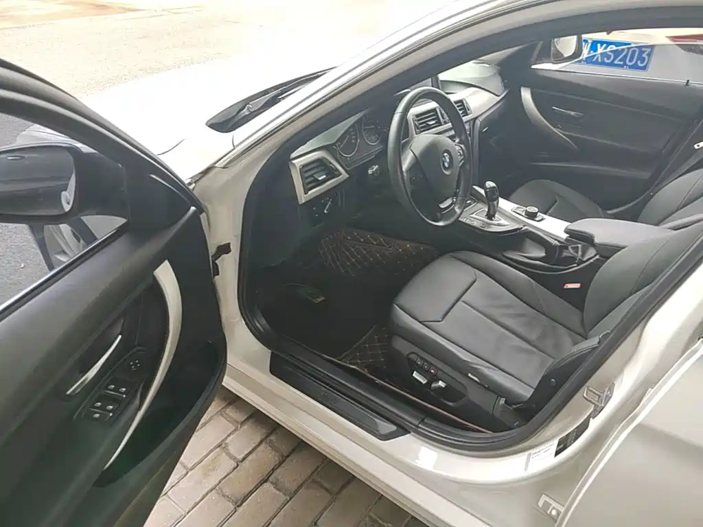 BMW 3 Series 2015 — фото 16