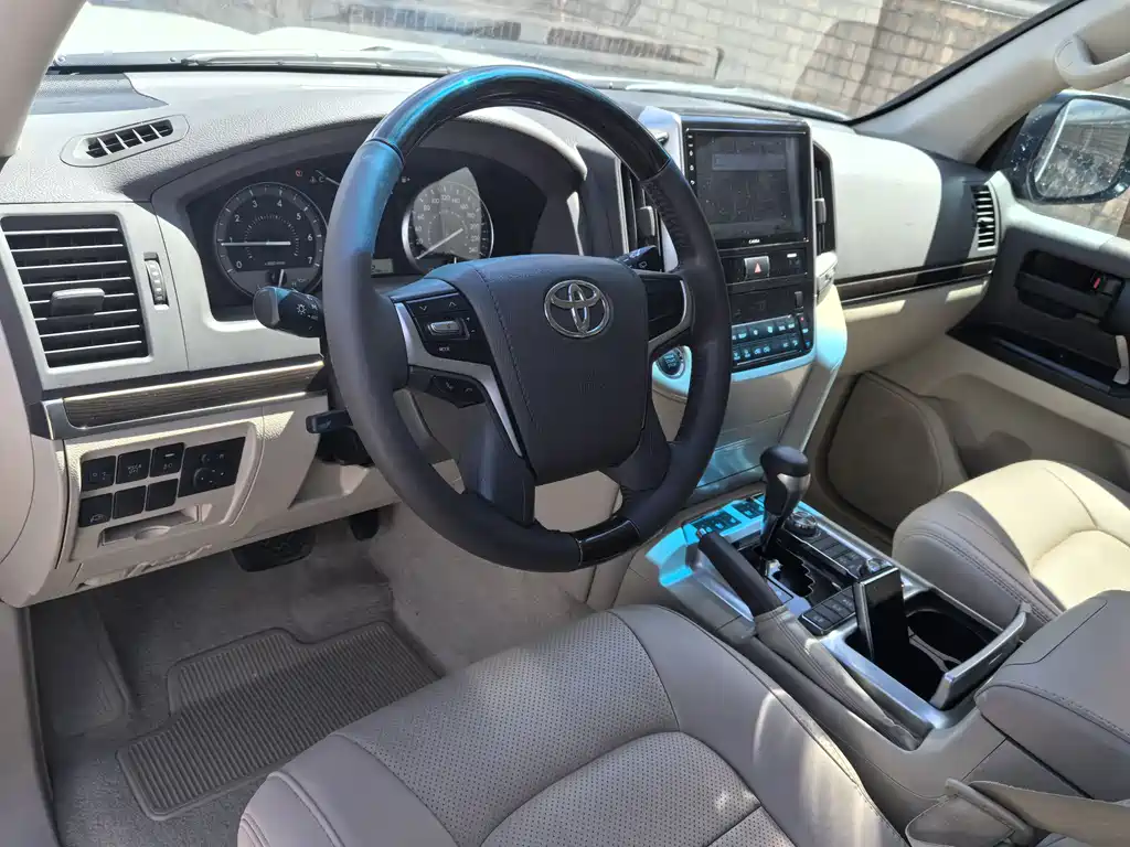 Toyota Land Cruiser 2019 — фото 8