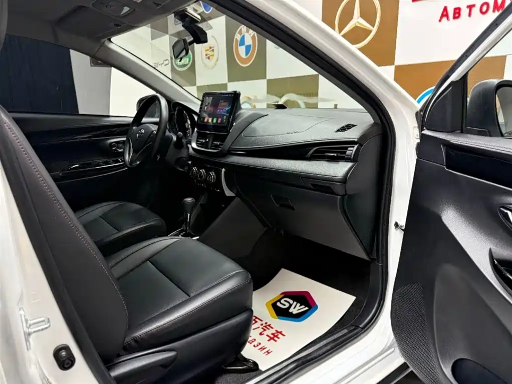 Toyota Yaris L 2023 — фото 10