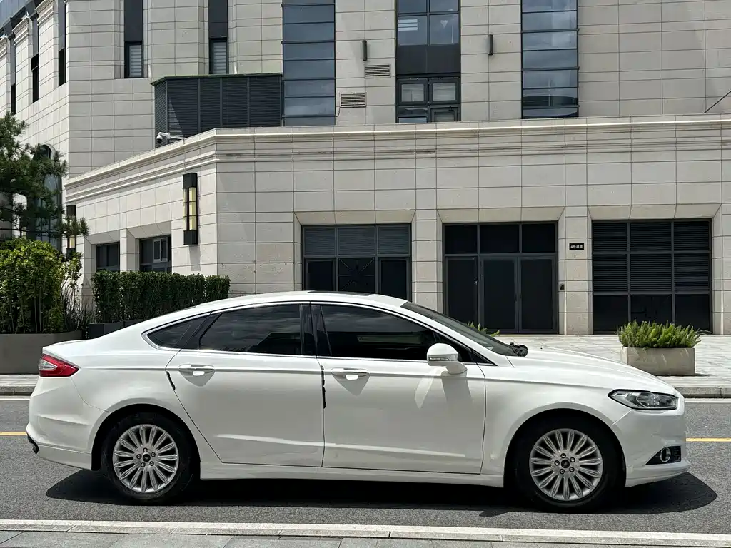 Ford Mondeo 2014 — фото 4