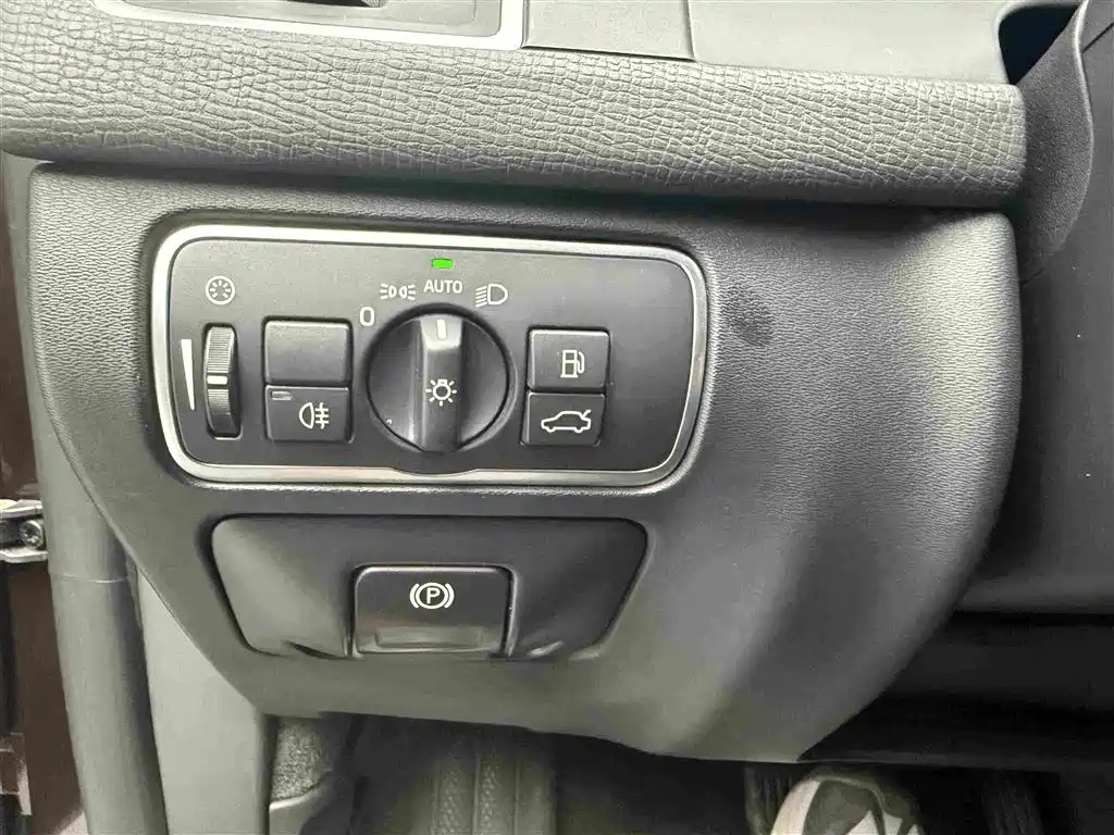 Volvo XC60 2017 — фото 19