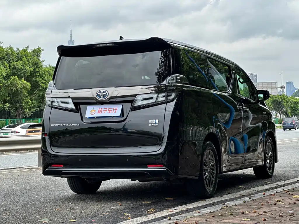 Toyota Vellfire 2023 — фото 10