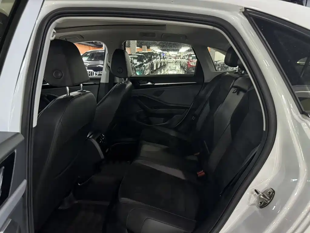 Volkswagen Sagitar 2019