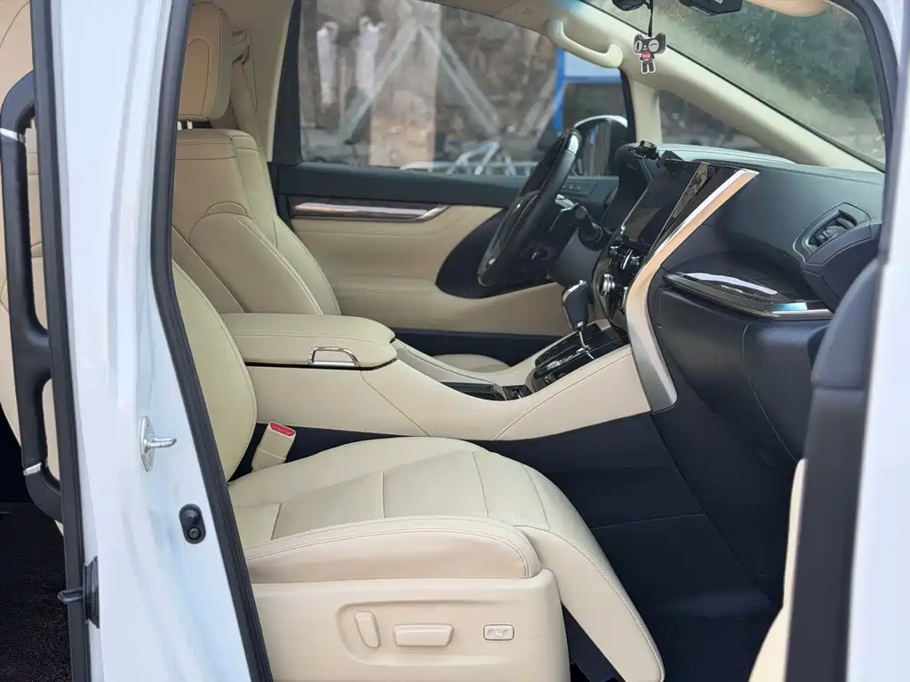 Toyota Alphard 2023 — фото 14