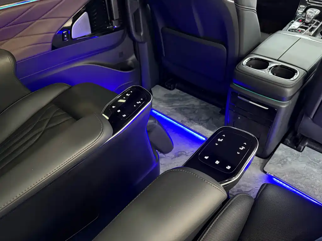 GAC Motor Trumpchi M8 2024 — фото 17