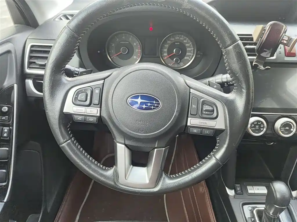 Subaru Forester 2016 — фото 3