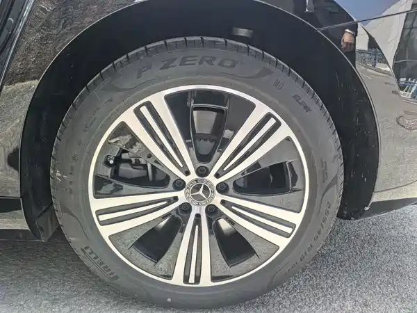 Mercedes-Benz EQE 2025