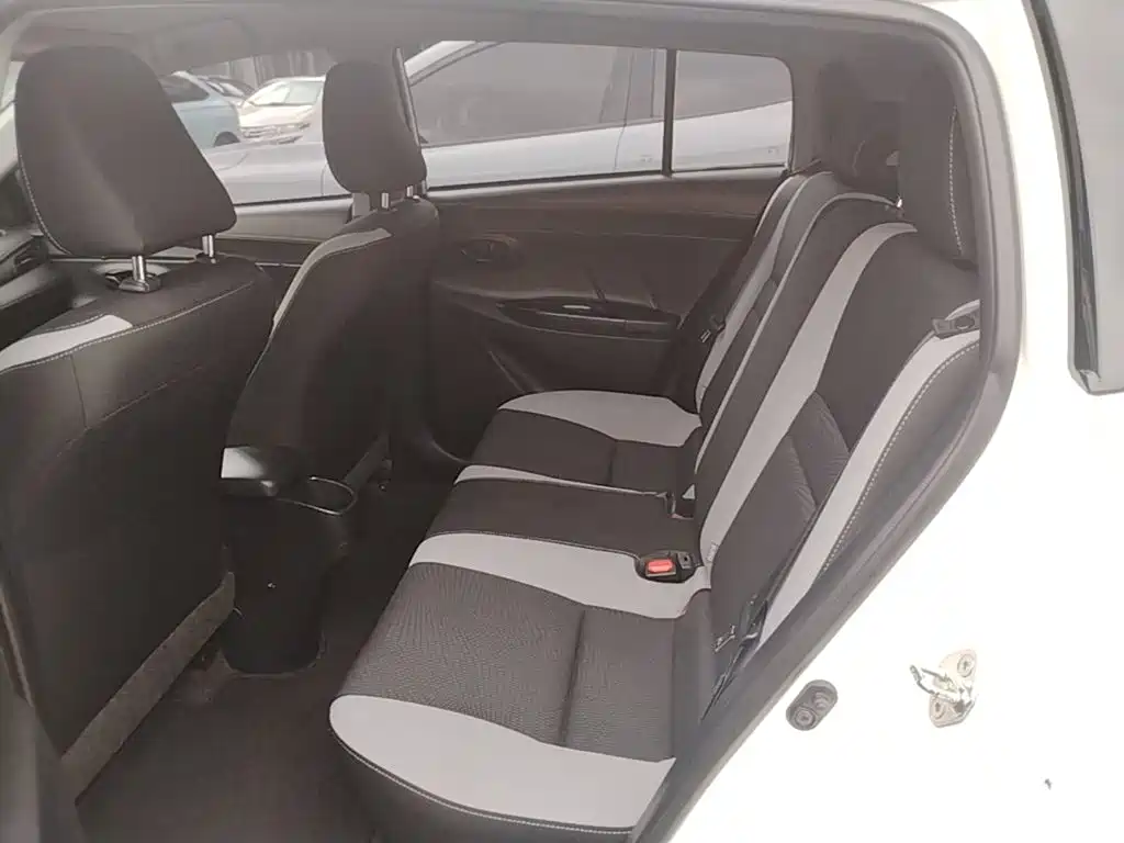 Toyota Yaris L 2021 — фото 17
