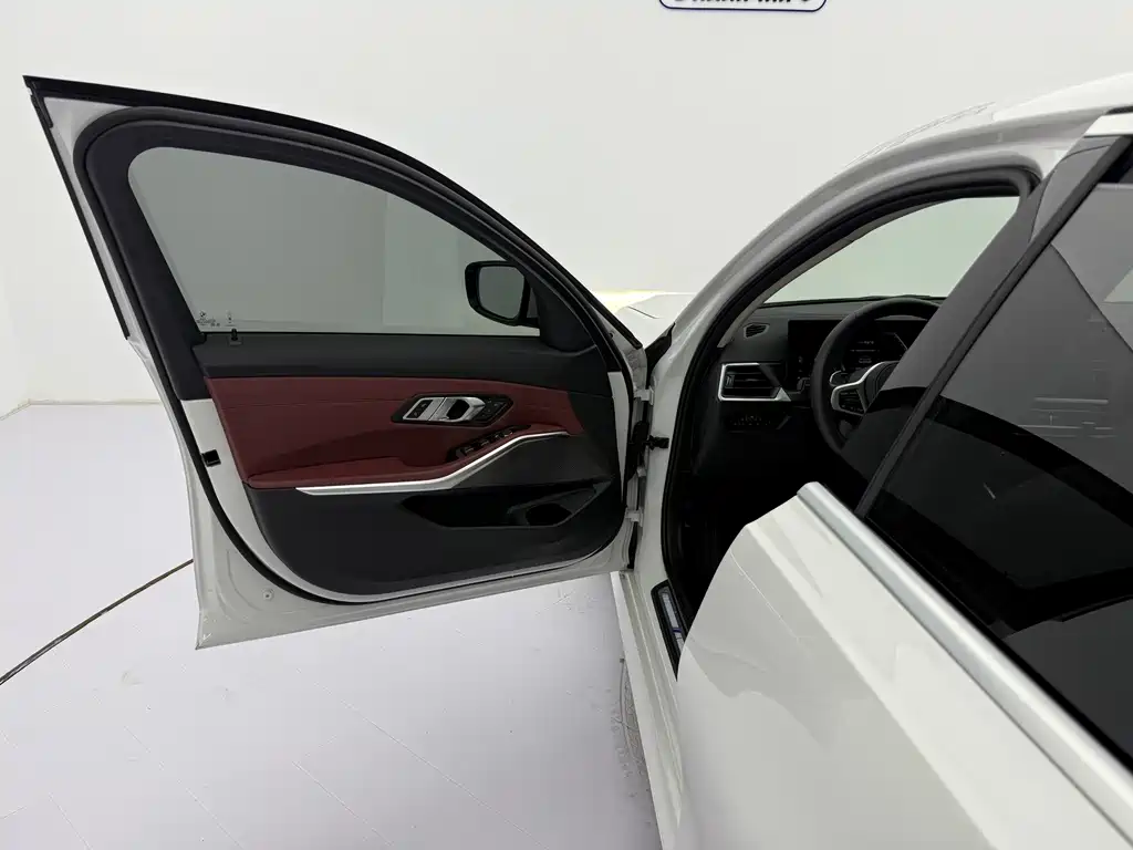 BMW 3 Series 2023 — фото 12