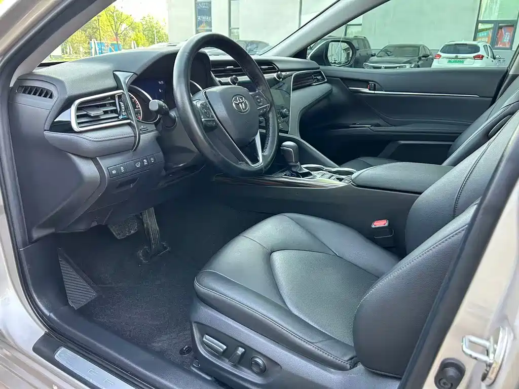 Toyota Camry 2020 — фото 11