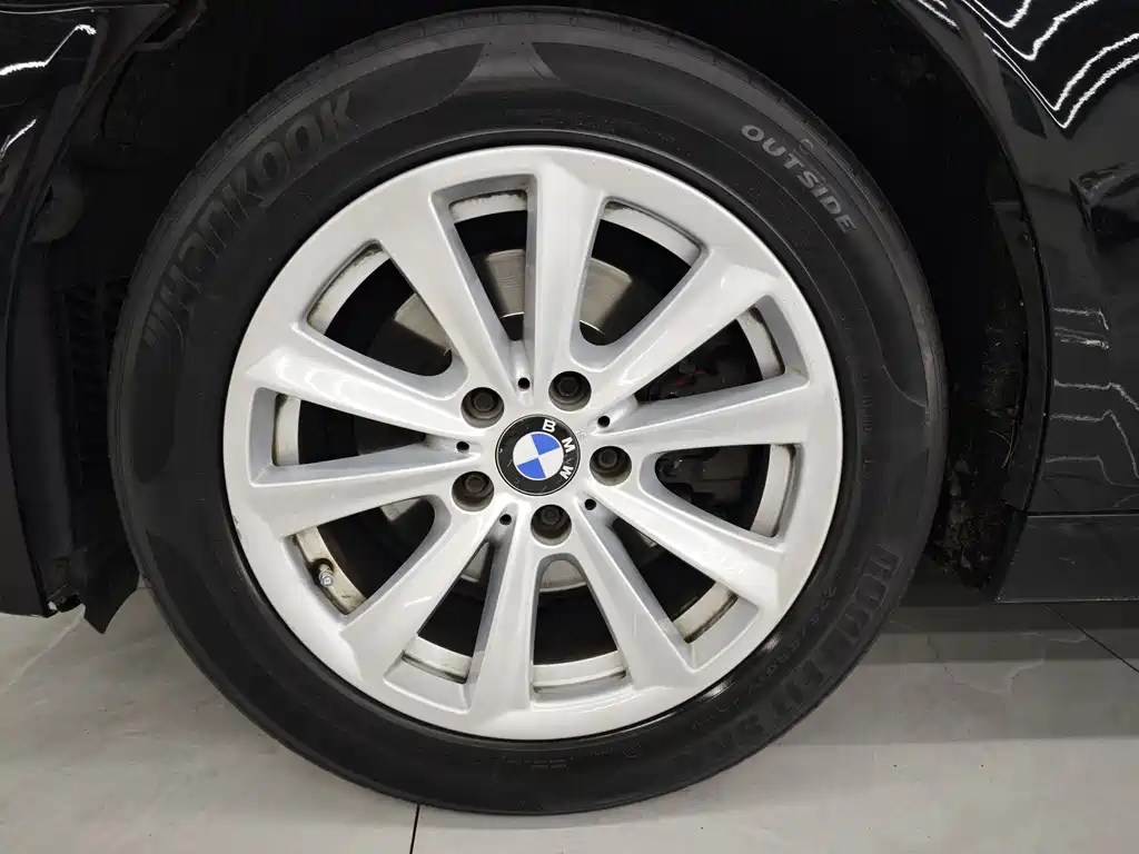 BMW 5 Series 2012 — фото 11