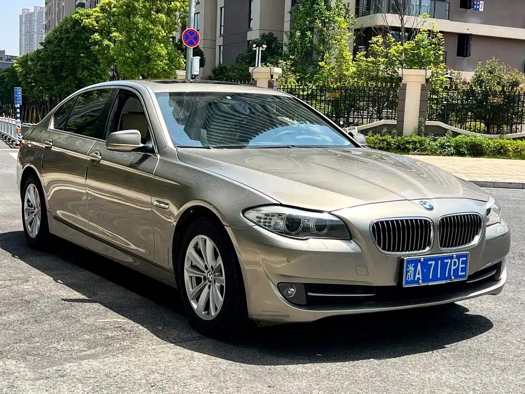 BMW 5 Series 2011 — фото 3