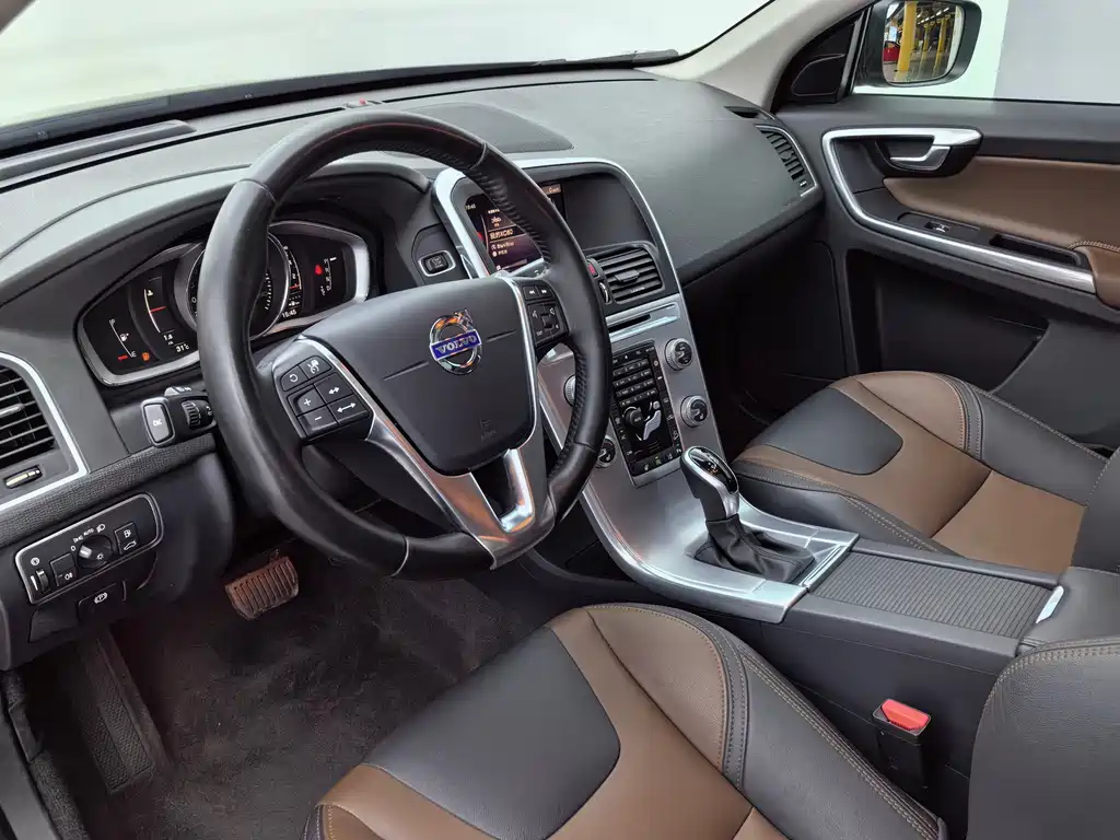 Volvo XC60 2017 — фото 14