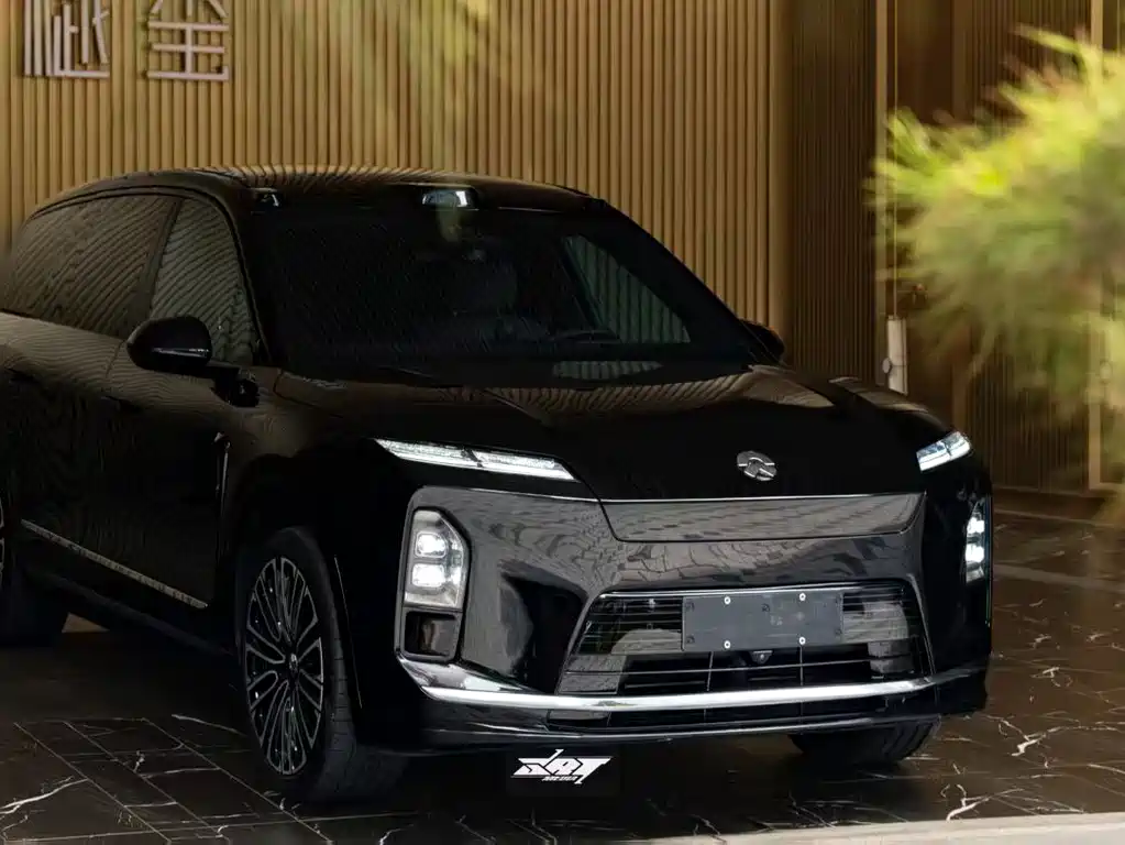 NIO ES8 2025