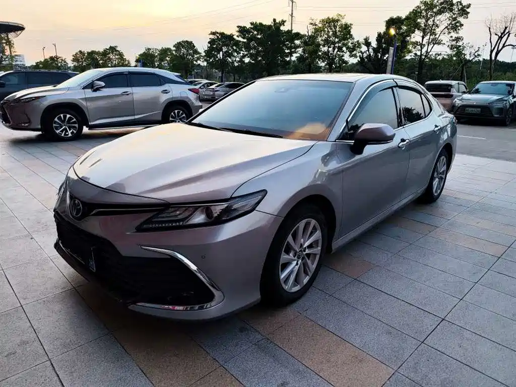 Toyota Camry 2021 — фото 1