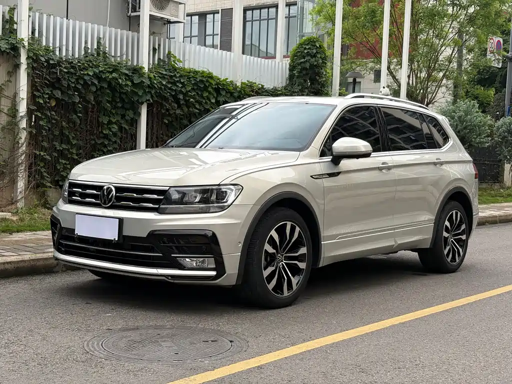 Volkswagen Tiguan L 2021 — фото 1