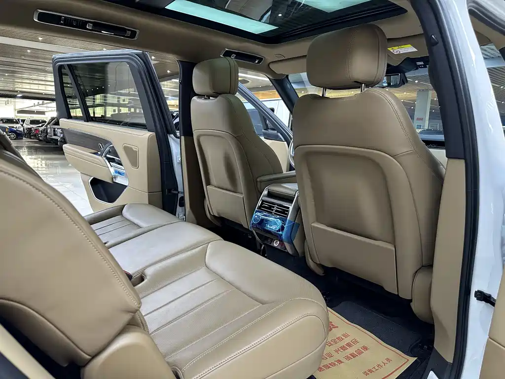 Land Rover Range Rover 2023 — фото 13