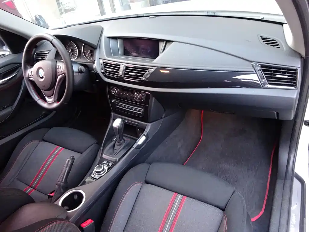 BMW X1 2014 — фото 11