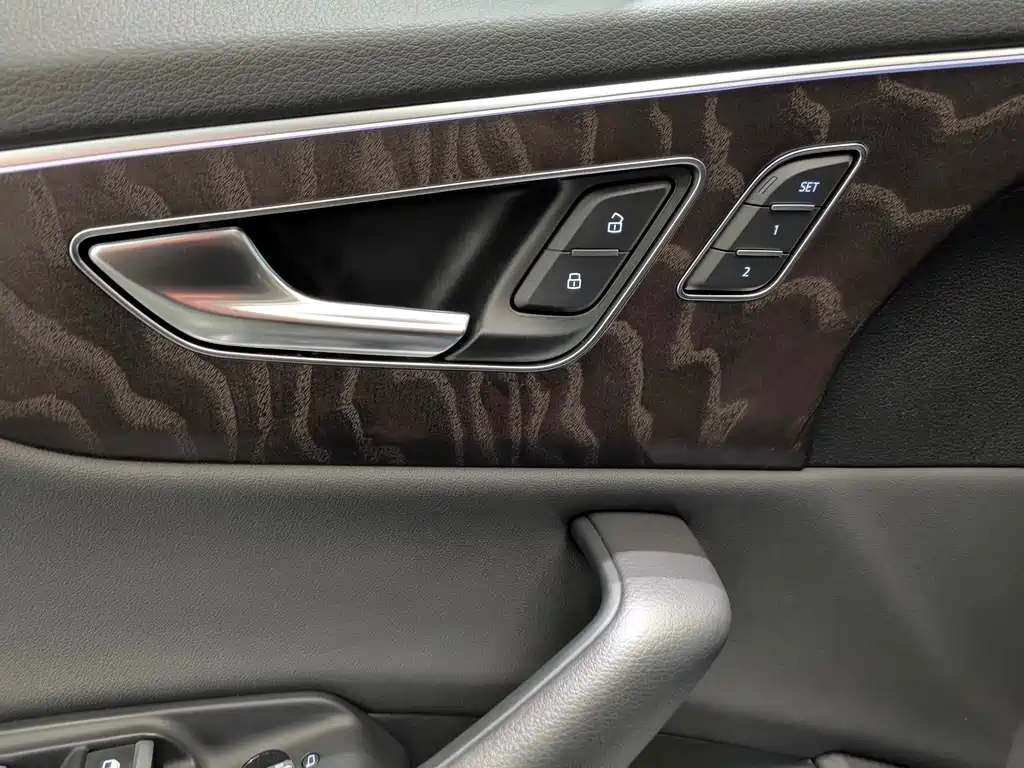 Audi Q8 2022 — фото 25