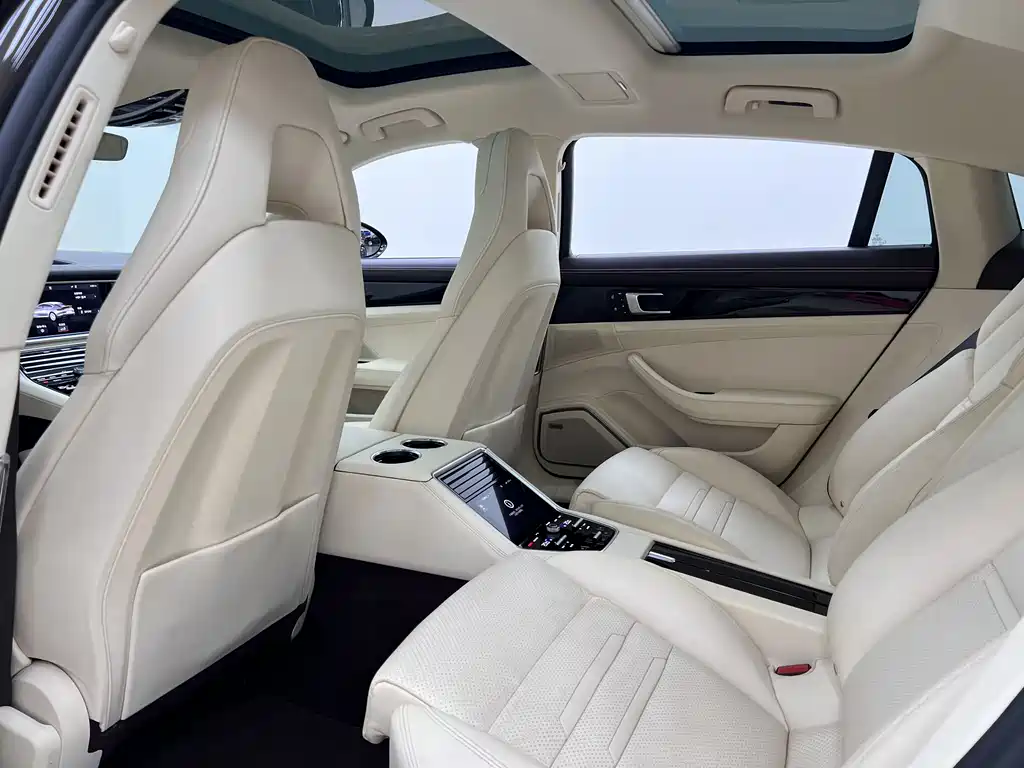 Porsche Panamera 2019 — фото 29