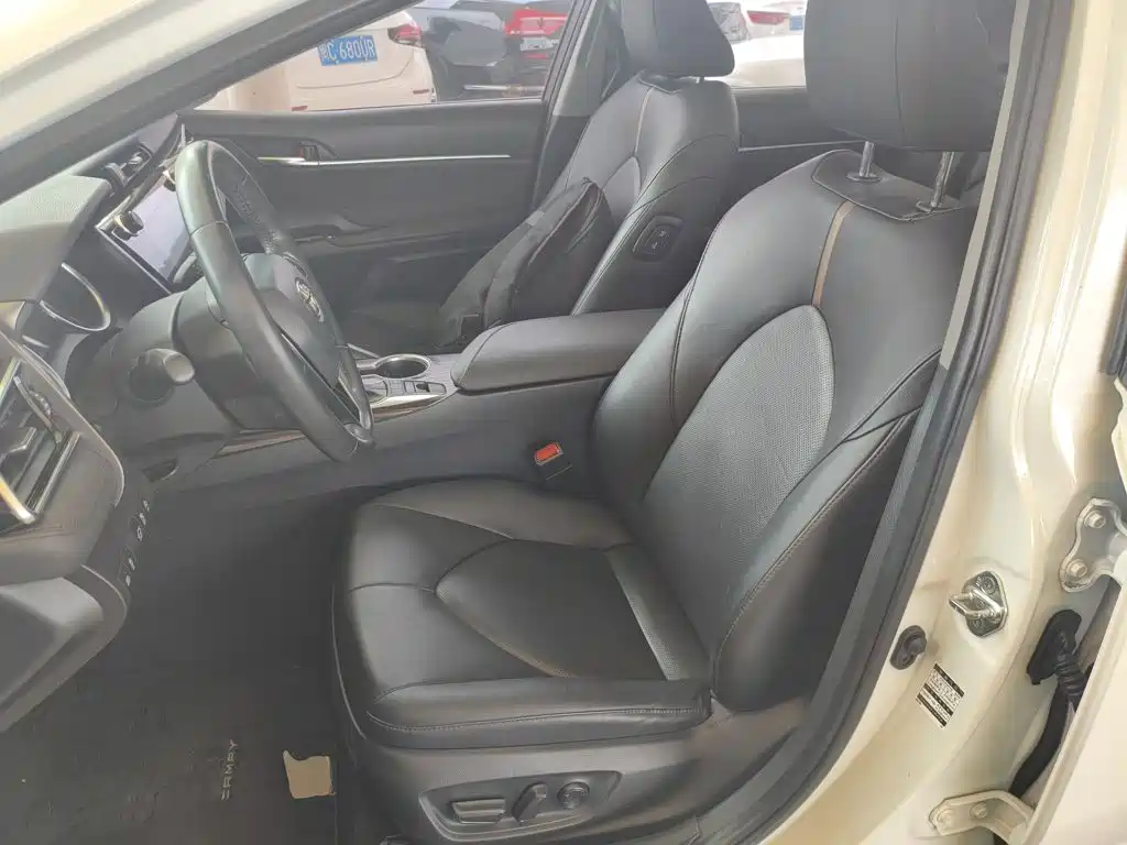 Toyota Camry 2020 — фото 15