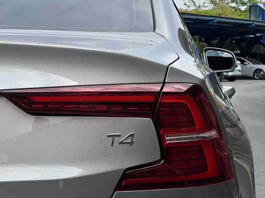 Volvo S60 2021 — фото 14