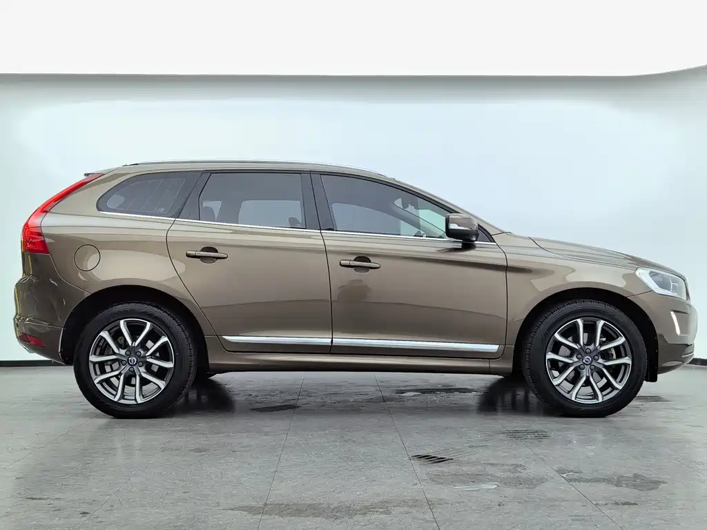 Volvo XC60 2017 — фото 8