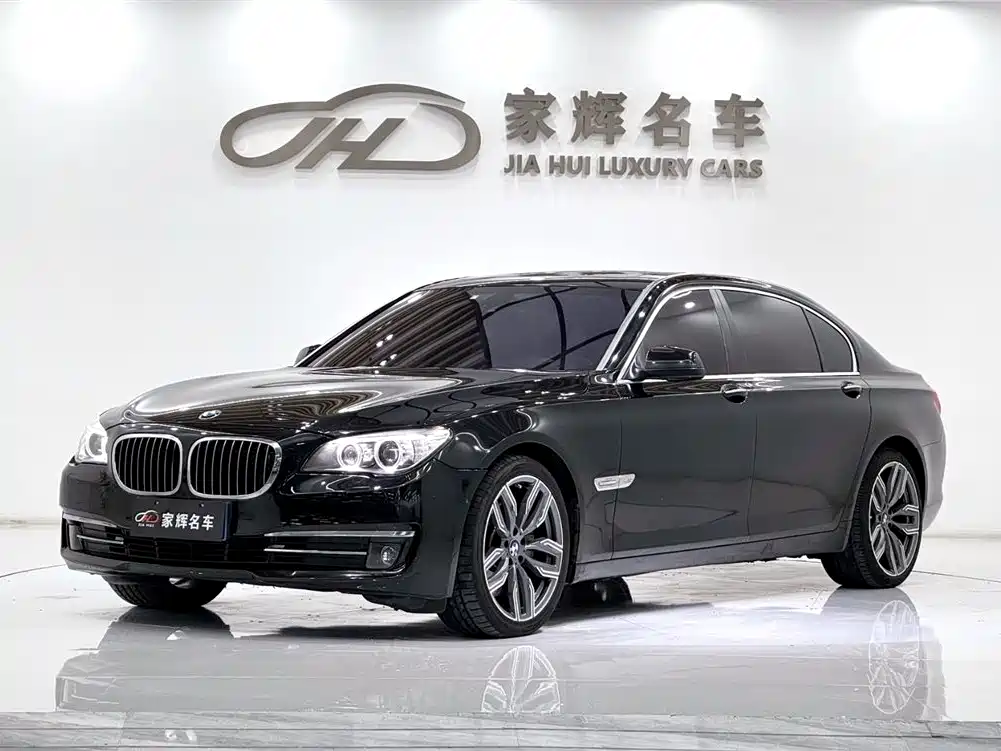BMW 7 Series 2012 — фото 1