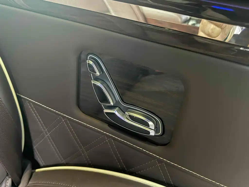 Lincoln Navigator 2017 — фото 23