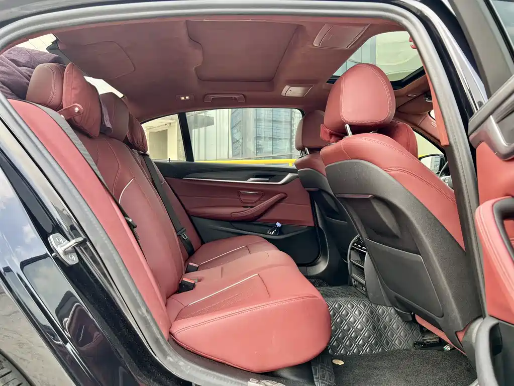 BMW 5 Series 2021 — фото 11