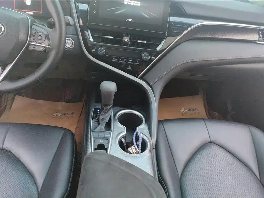 Toyota Camry 2022 — фото 16