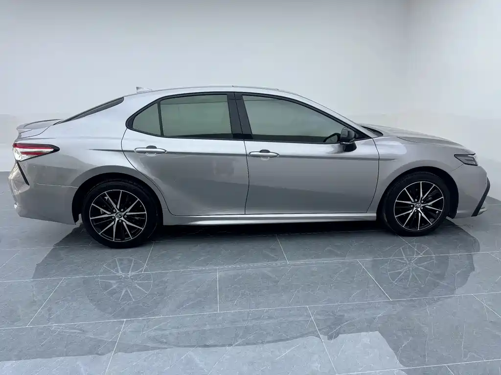 Toyota Camry 2022 — фото 16