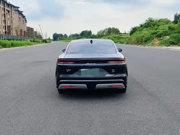BYD Han L 2025