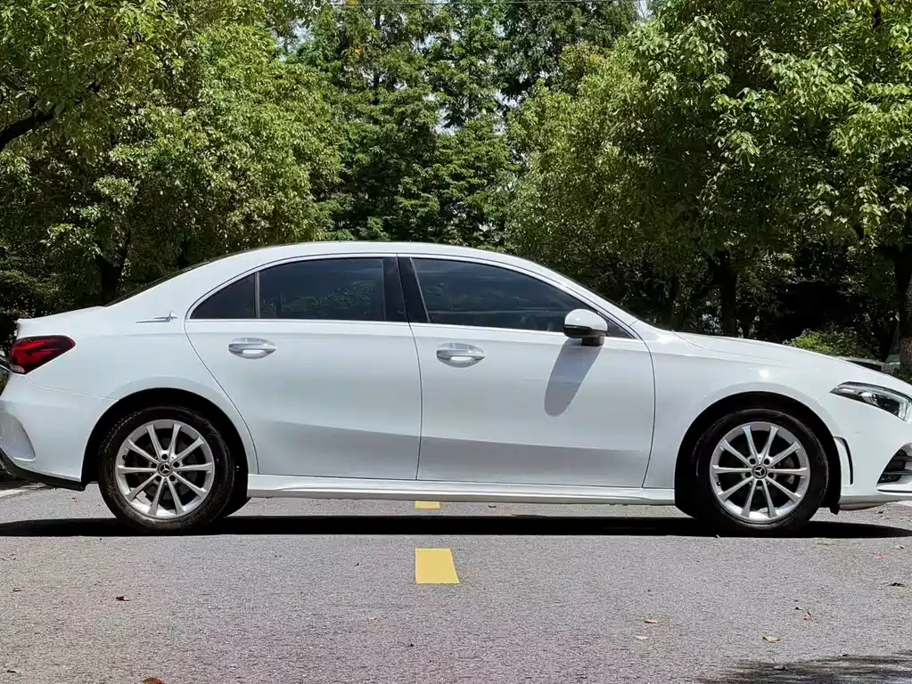 Mercedes-Benz A-Class 2022 — фото 4