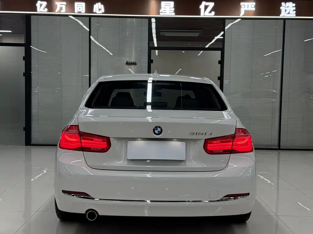 BMW 3 Series 2017 — фото 19