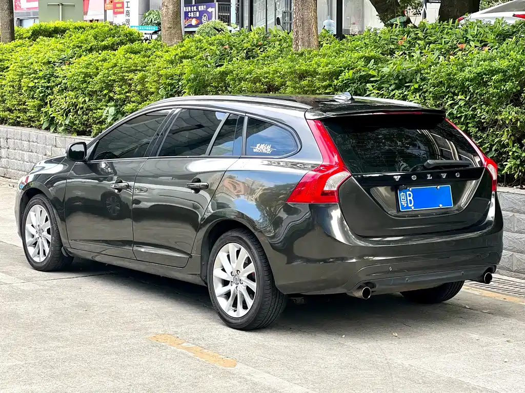 Volvo V60 2013 — фото 8