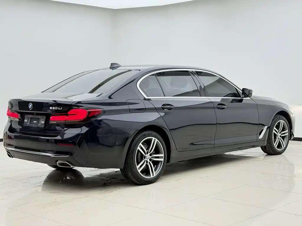 BMW 5 Series 2023 — фото 19