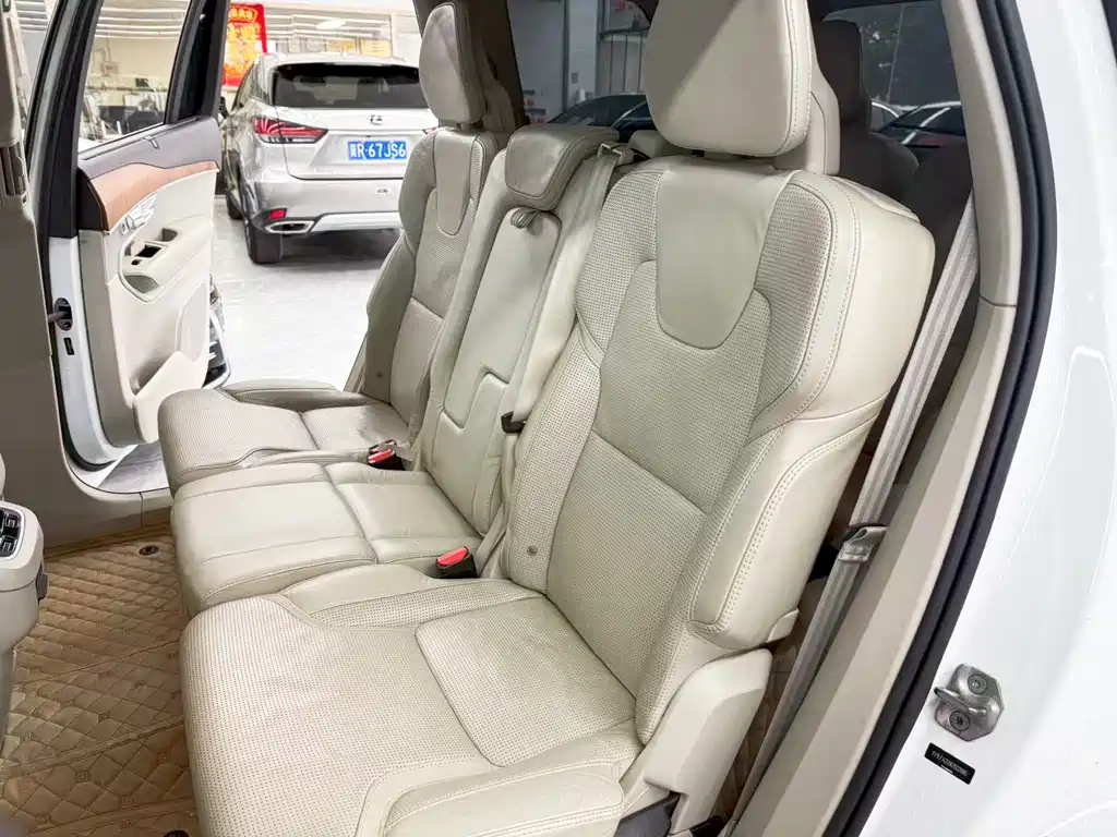 Volvo XC90 2016 — фото 13