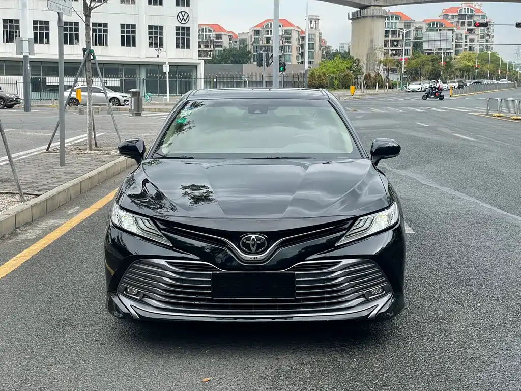Toyota Camry 2018 — фото 2