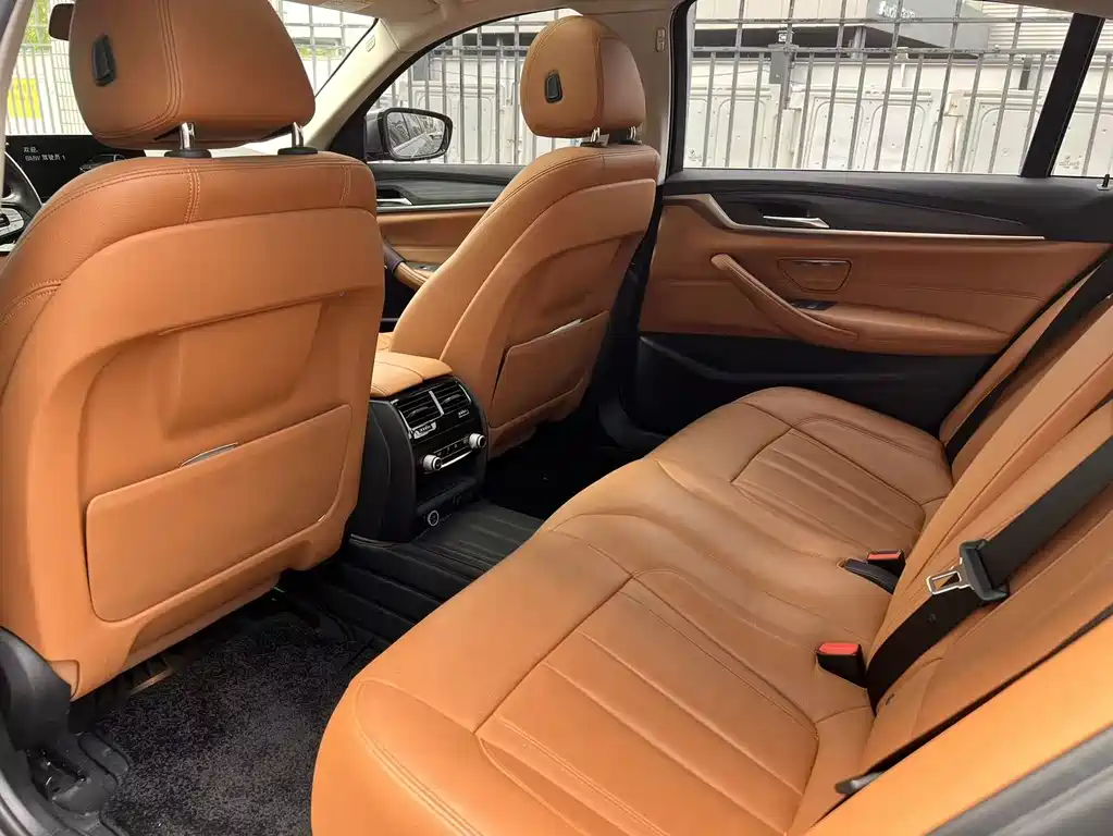 BMW 5 Series New Energy 2018 — фото 12